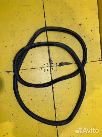 Уплотнитель двери Skoda Octavia A7