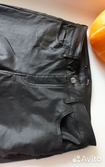 Джинсы с пропиткой под кожу zolla42s