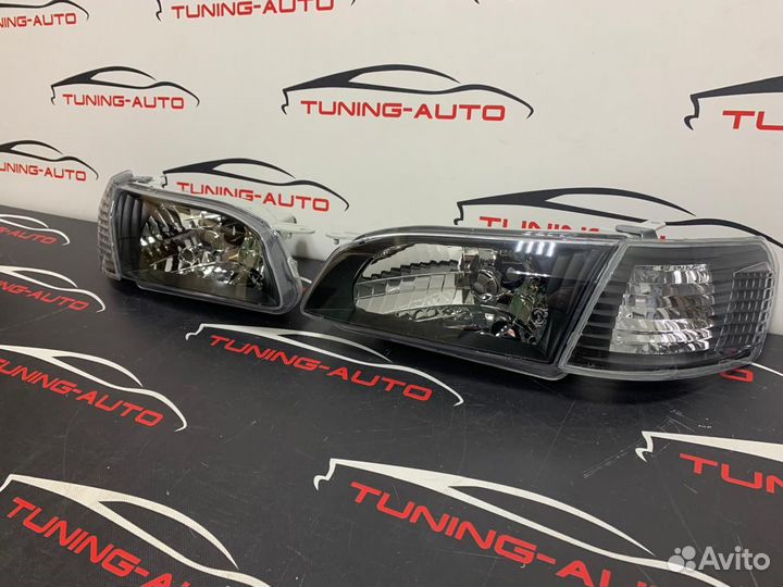 Фары RH+LH Toyota Corolla (E110/111/114) 1997-2000 год Комплект Темные