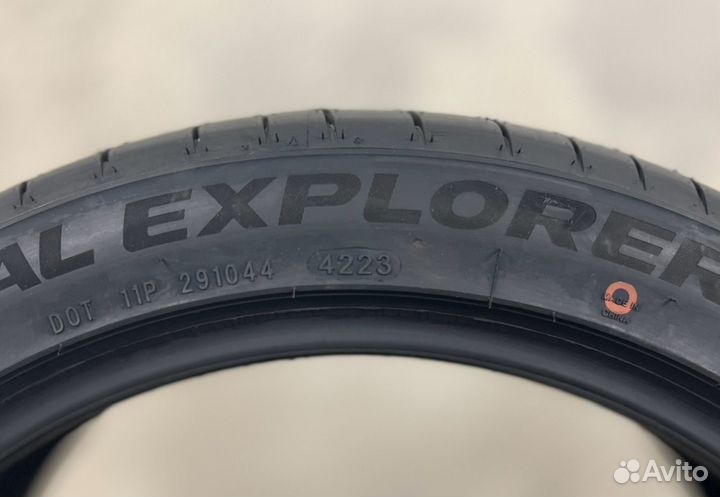 Royal Black Royal Explorer II 215/45 R17 91W