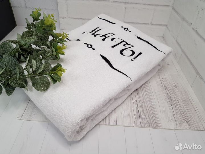 Махровый халат с вышивкой 