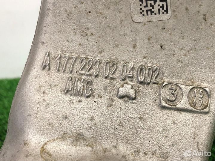 Кронштейн опоры двигателя правый Mercedes-Benz