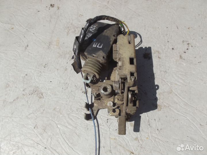 Замок передней правой двери Mercedes Sprinter 210D