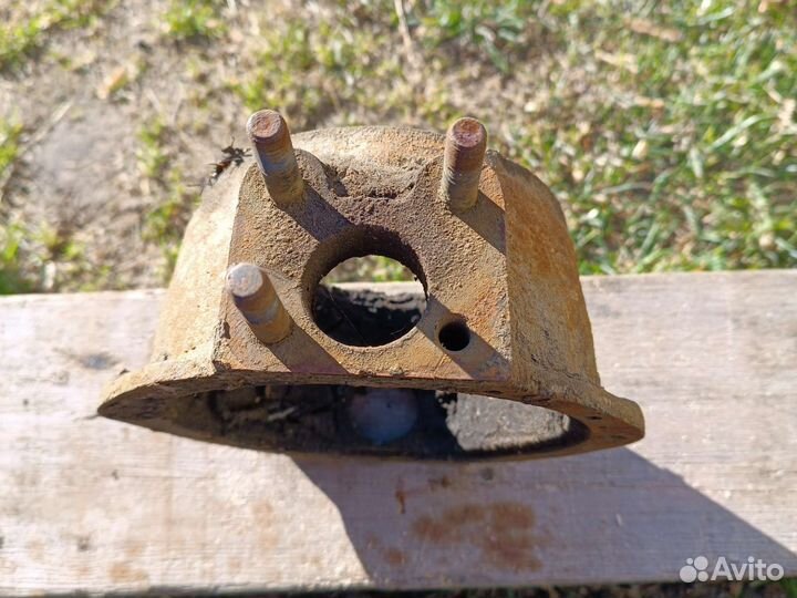Цапфа поворотного кулака газ 69