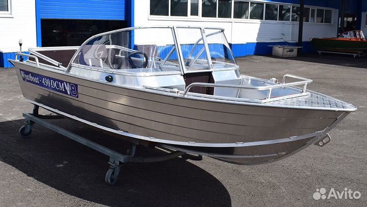 Новая лодка для рыбалки Wyatboat 430 DCM