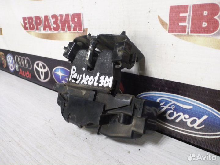 Замок двери багажника Peugeot 308 2009