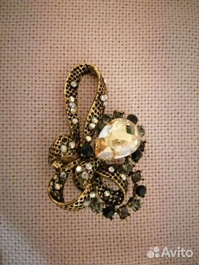 Брошь новая