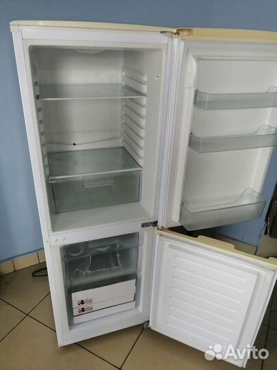 Холодильник бу Hisense