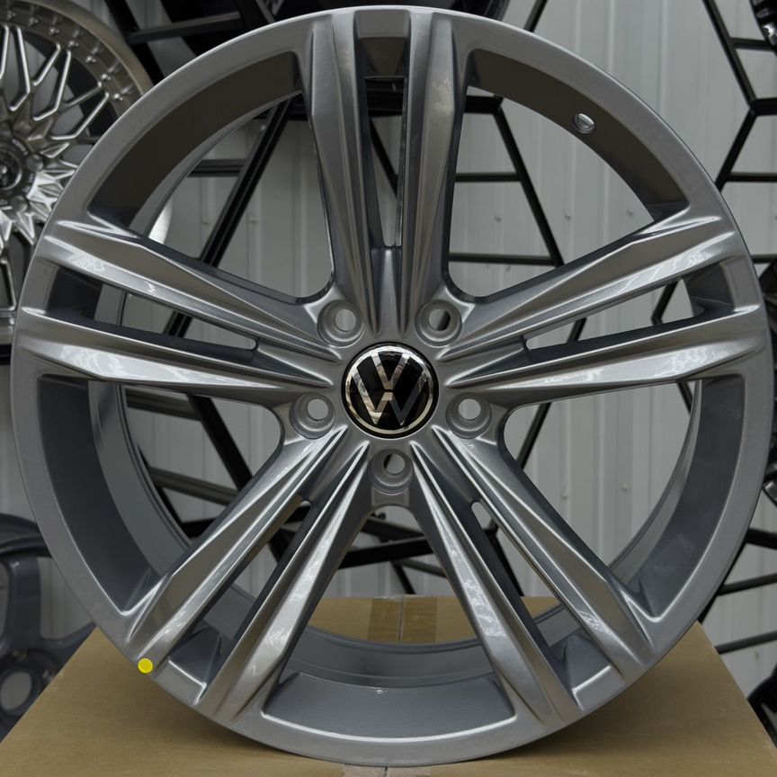 Литые диски Powcan 8×R18 5×112