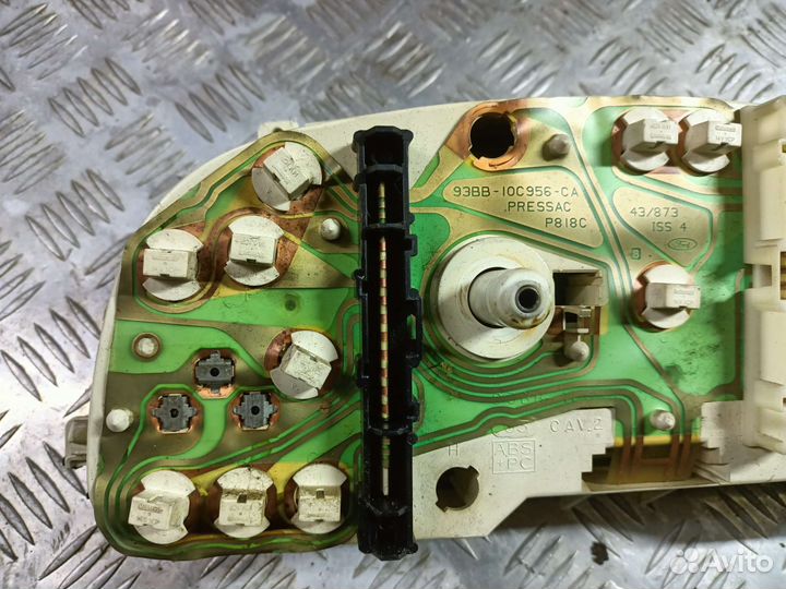 Приборная панель Ford Mondeo 1