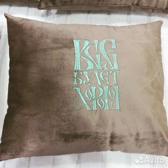 Декоративные подушки с вышивкой