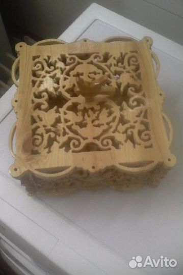 Деревянная шкатулка