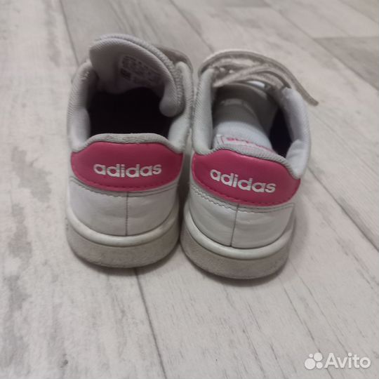 Кроссовки adidas для девочки
