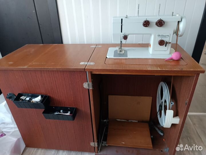 Швейная машинка чайка 143