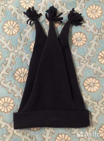 Детские шапки разные, манишки, шарфы, перчатки