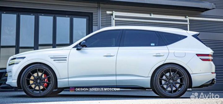 Кованые диски R22 на Genesis GV80