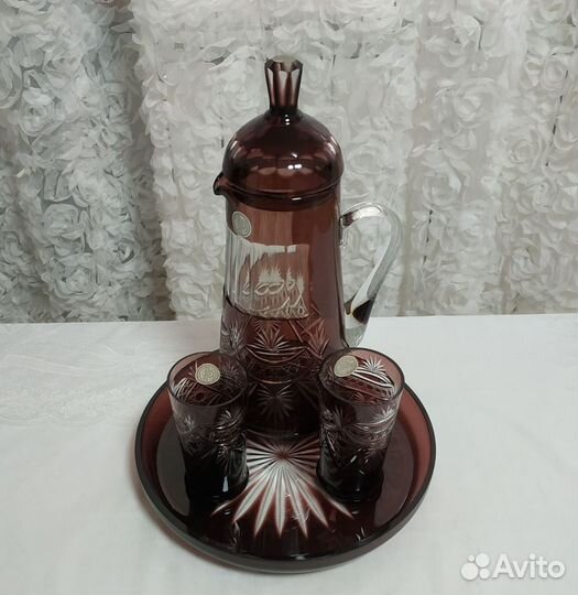 Антикварный набор: графин с подносом и стаканы
