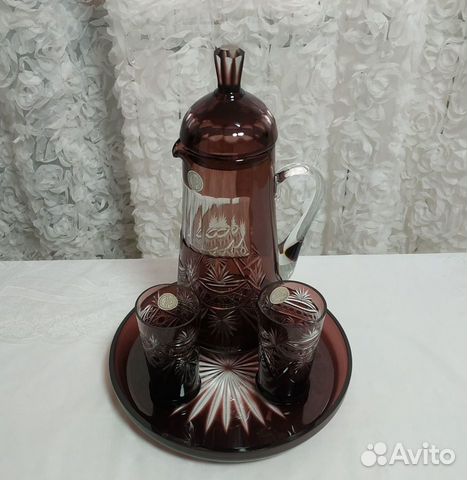 Антикварный набор: графин с подносом и стаканы