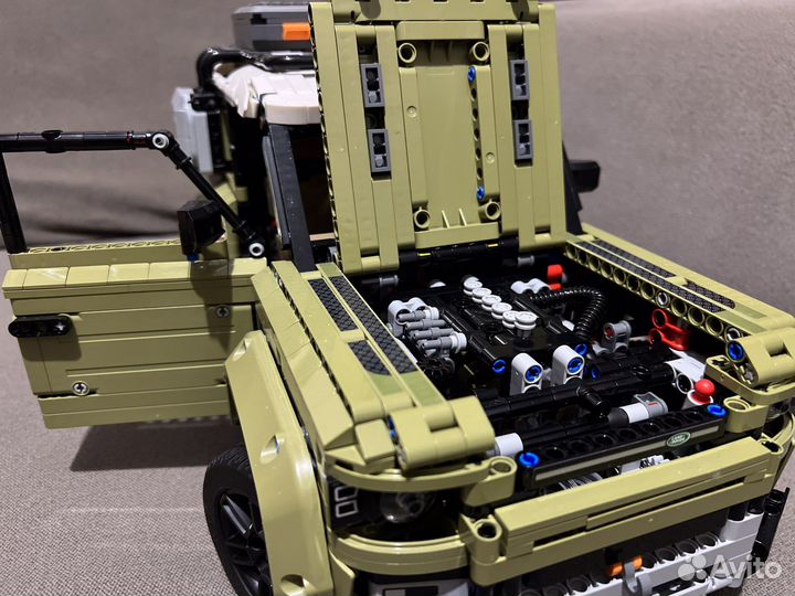 Lego technic Land Rover Defender 42110