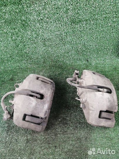 Суппорт тормозной передний Audi A8 D3 BFM 2004