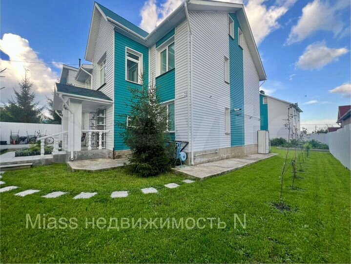 Коттедж 282 м² на участке 6,5 сот.