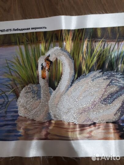 Готовая вышивка на шелке бисером. preciosa