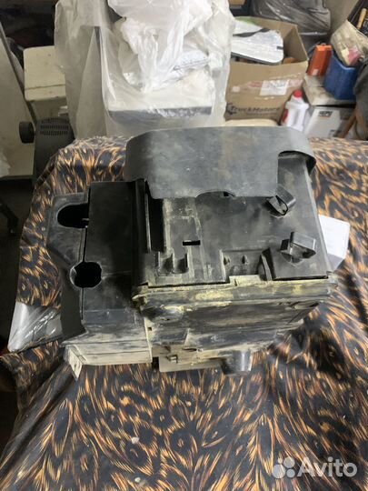 Кожух акамулятора на Ford Focus 2