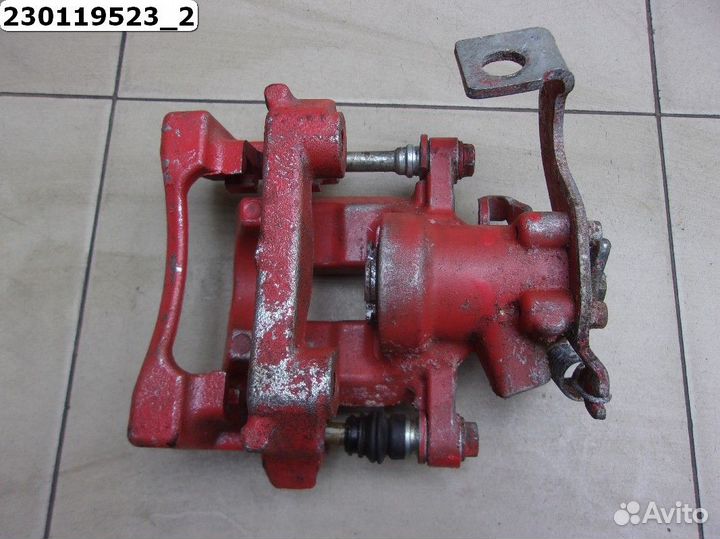 Суппорт тормозной задний Toyota Corolla Auris