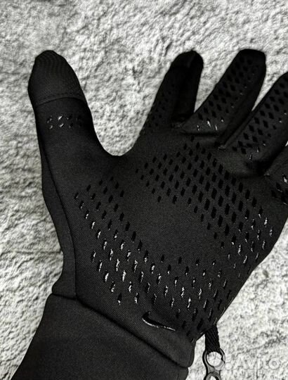 Разнообразные перчатки Nike для всех сезонов