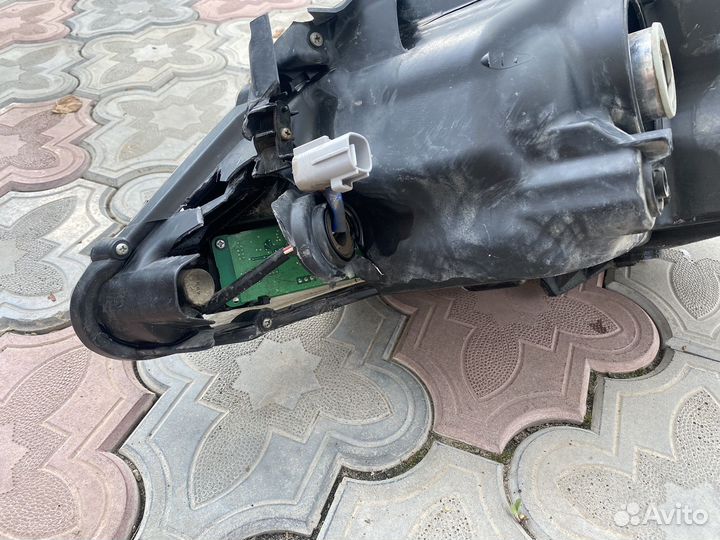 Фара правая (орегинал) toyota camryПра