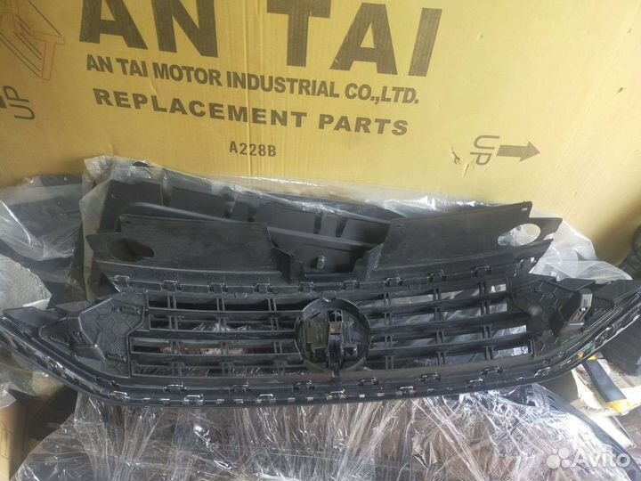 Решетка Volkswagen Polo Liftback