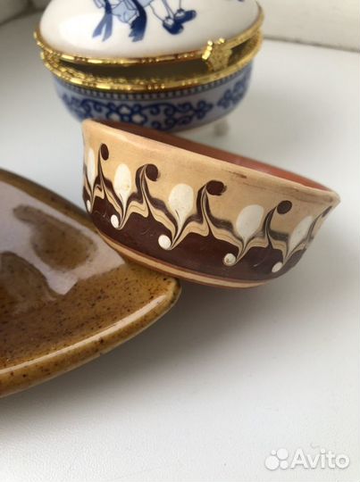Керамическая шкатулка, чашечка с блюдцем, солонка