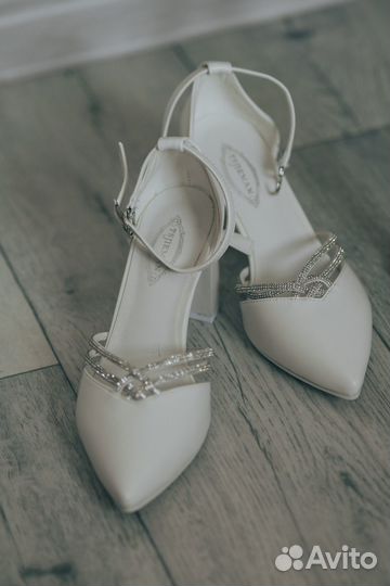 Туфли женские 37 размер белые