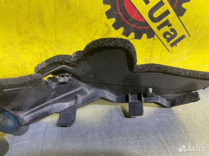 Накладка (кузов внутри) левая Toyota Auris E150