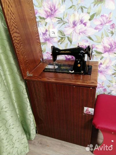 Швейная машина Чайка 2
