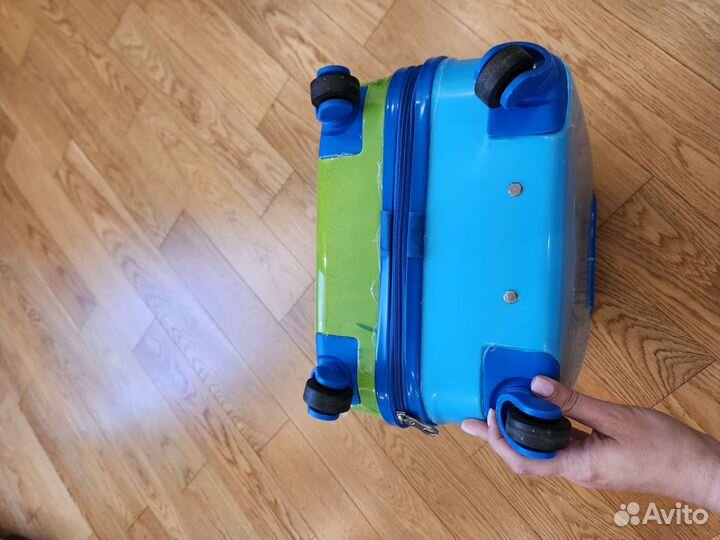 Чемодан на колесах детский
