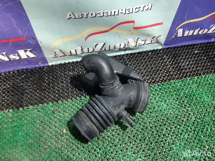 Патрубок воздушного фильтра гофра Nissan X-Trail T