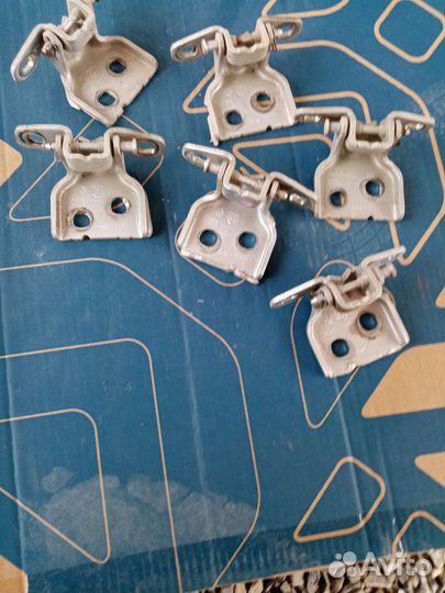 Петля двери Renault Duster