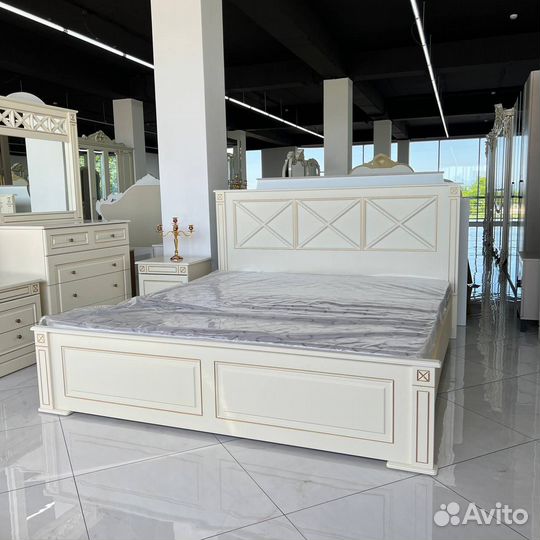 Спальный гарнитур