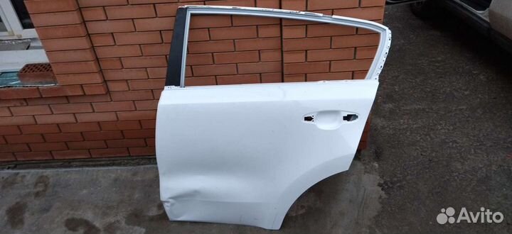 Дверь задняя левая kia sportage 4