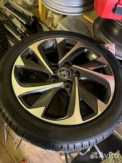 Оригинальные колеса на toyota R17 с резиной Pirell