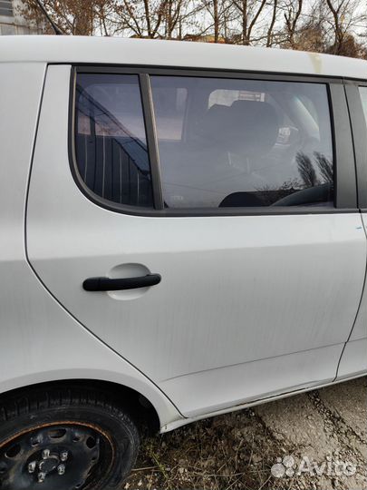 Skoda fabia 2 дверь задняя правая