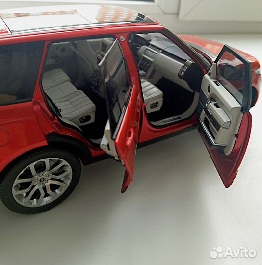 Модель Range Rover Vogue L405 Red. 1:18. GT Autos