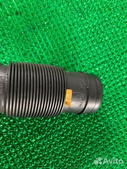 Патрубок воздушного фильтра прав. audi Q7