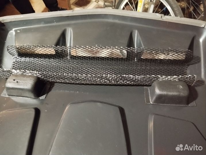 Воздухозаборник капот niva и пластик на сиденья