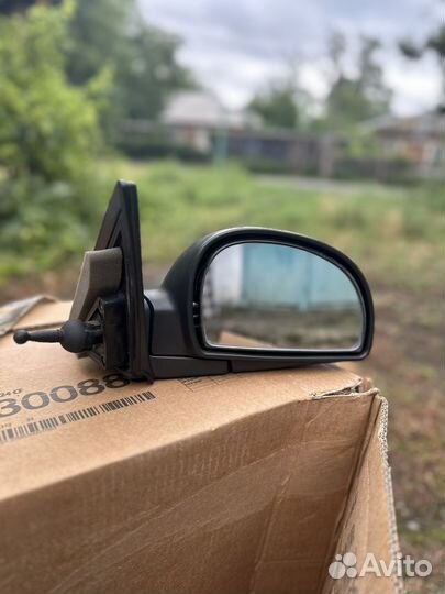 Зеркало правое на hyundai accent
