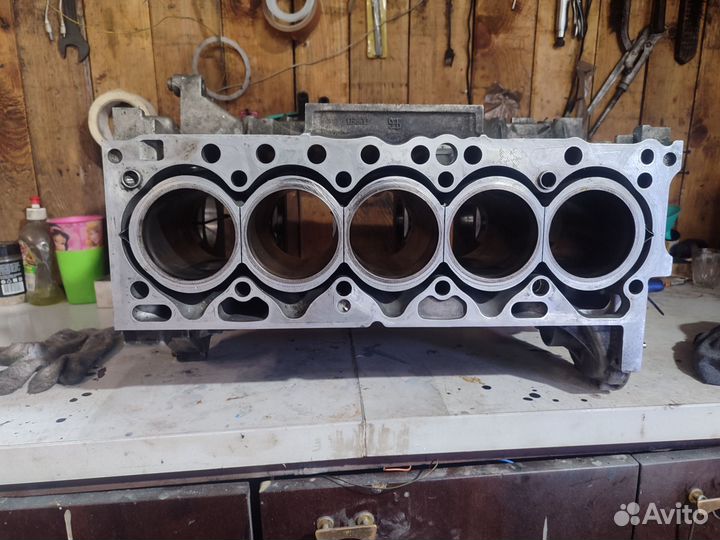 Блок двигателя вольво D5244T21