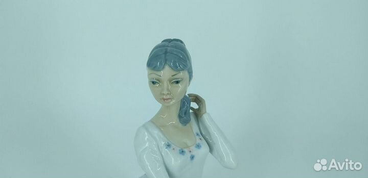 Статуэтка девушки casades Испания