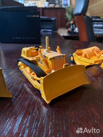 Коллекция моделей строительной техники komatsu