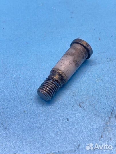 Болт левый Bmw K1200Gt 2003